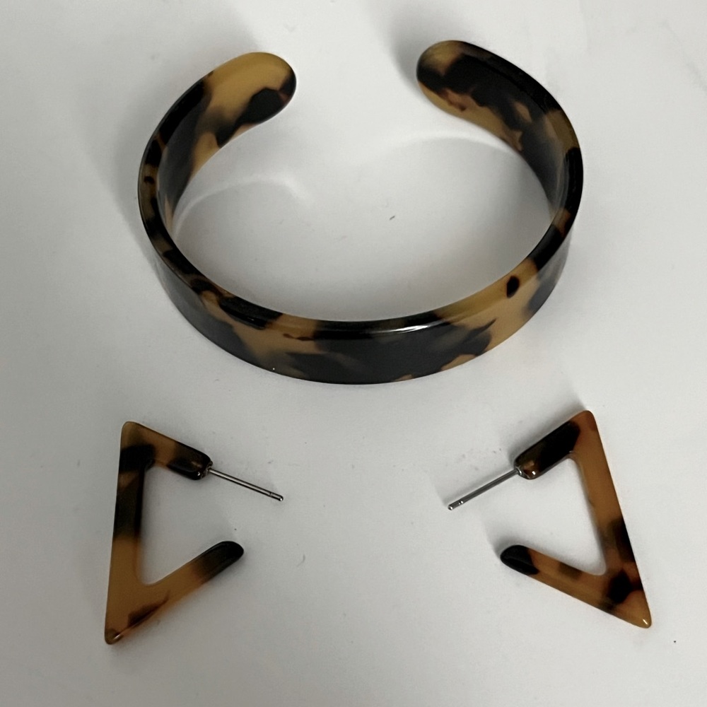 BOGO Tortoise shell design bracelet and earring set